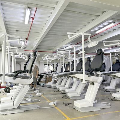 Diş Kliniği Ekipmanları Lüks Diş Hekimi Koltuğu Ünitesi Foshan Fabrikası Özel Kabul Yumuşak Minderli Diş Tedavi Koltuğu